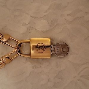 LV #230 lock and key with chain